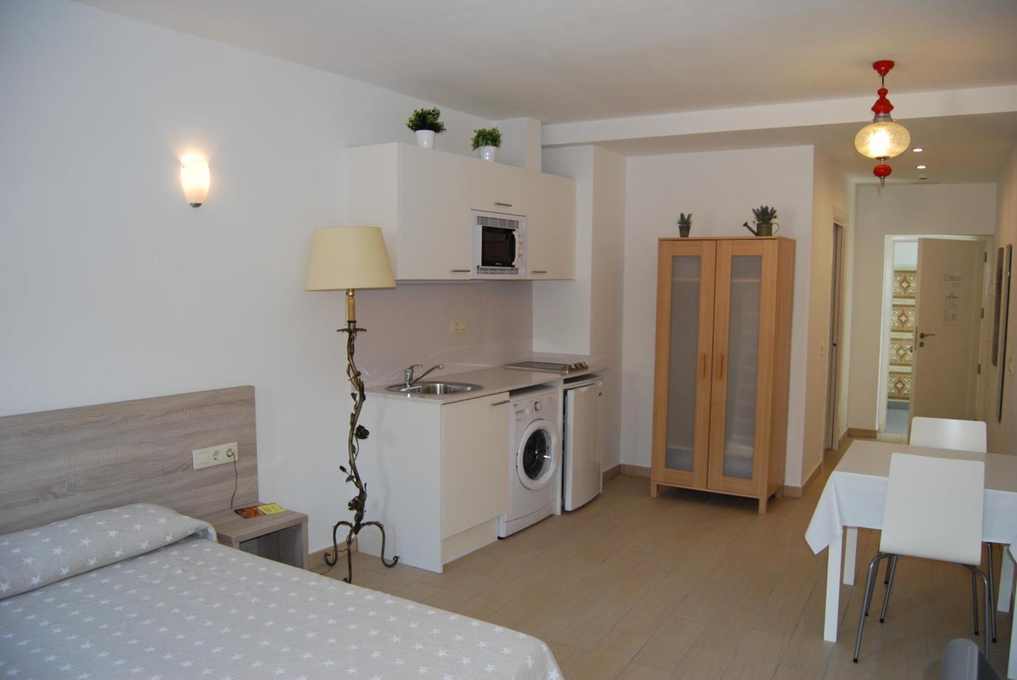 Apartaments Fonda Comerc Torroella de Montgrí Esterno foto
